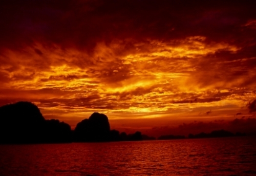 Le coucher de soleil sur la baie d'Halong est le plus magnifique selon CNN